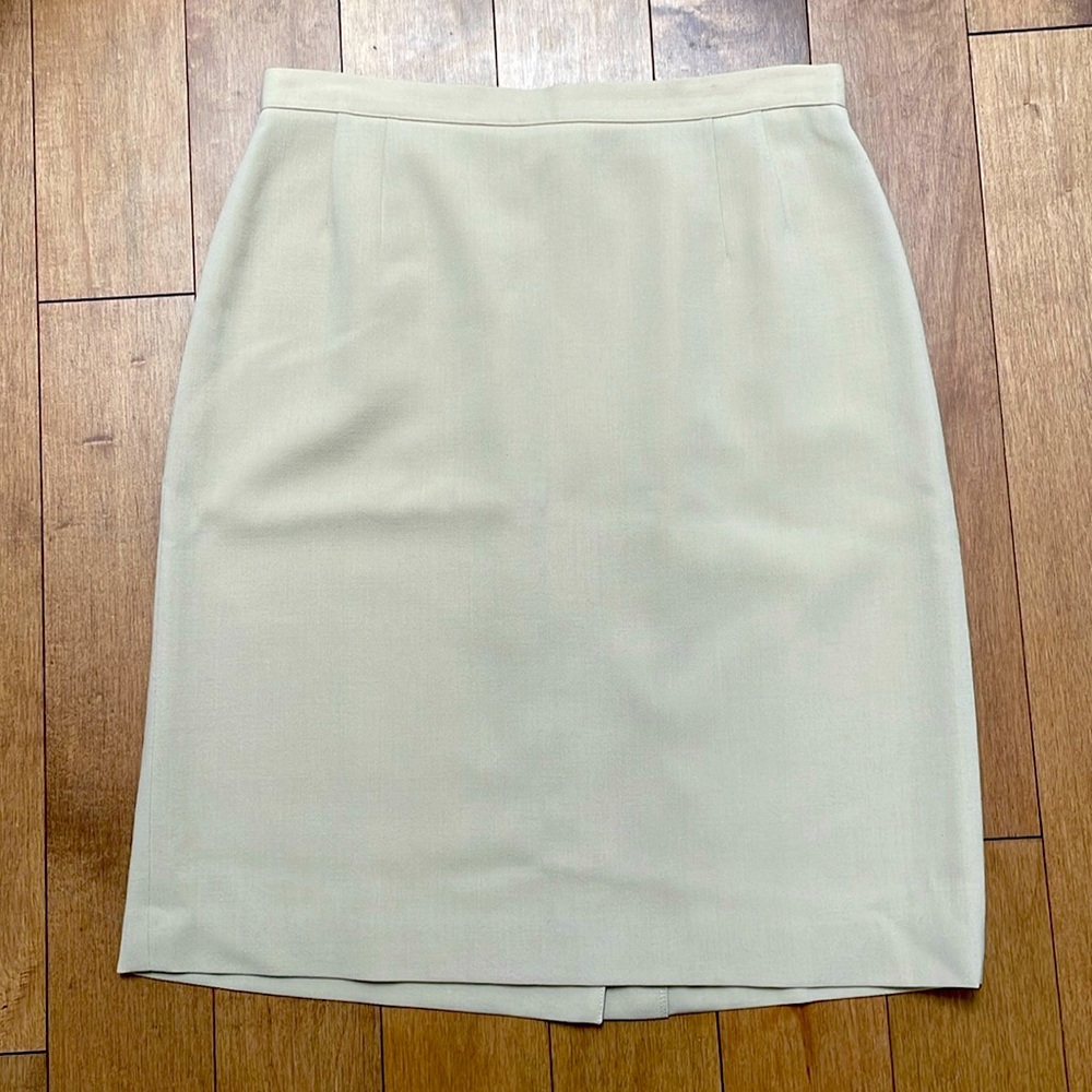 Elegant Cream Women's Skirt